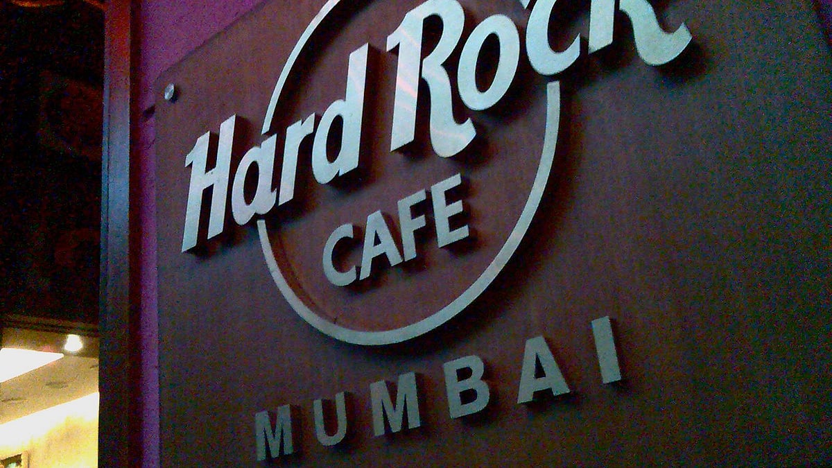 Hard Rock cafe shuts down due to rent issues.