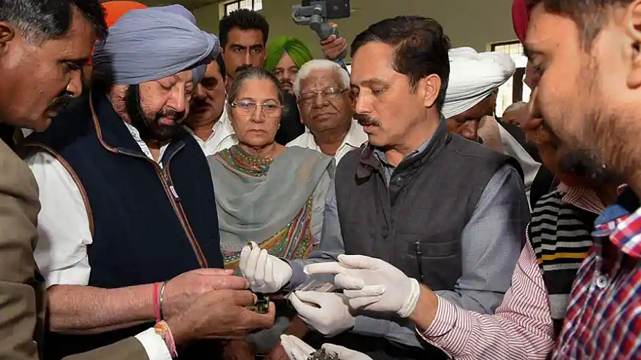 Punjab CM Amarinder Singh visits the site of grenade blast at Nirankari Bhavan, in Adliwal village near Amritsar on Monday, 19 November.