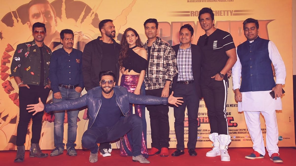 The entire <i>Simmba</i> team pose together.&nbsp;