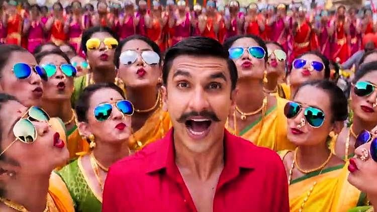 Ranveer Singh in a still from ‘Aale Re Aale’ from <i>Simmba</i>.