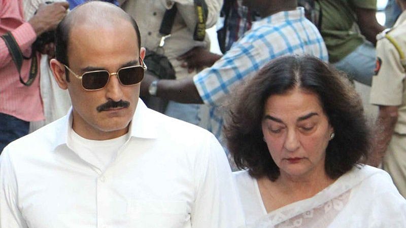 Akshaye Khanna with his late m other Geetanjali.&nbsp;