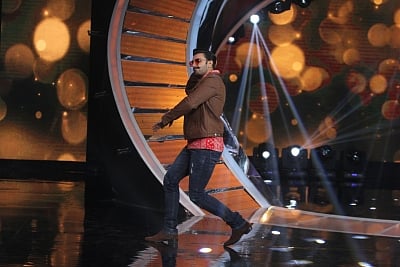 Mumbai: Actor Ranveer Singh on the sets of music reality show "Sa Re Ga Ma Pa" during the promotions of their upcoming film "Simba" in Mumbai. (Photo: IANS)