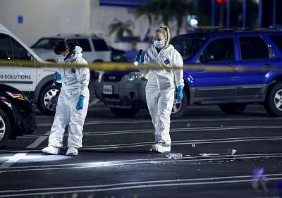 LOS ANGELES, Jan. 5, 2019 (Xinhua) -- Investigators work at the scene of a fatal shooting in Torrance, the United States, Jan. 5, 2019. Three people have been killed and four others injured in a shooting at the Gable House Bowl in the U.S. coastal city of Torrance near Los Angeles, the Torrance Police Department said Saturday. (Xinhua/Zhao Hanrong/IANS)