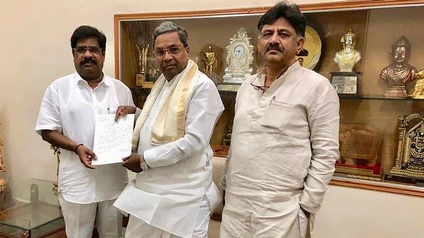 Independent MLA H Nagesh on Wednesday, 13 February, returned to the Congress-JD(S) camp.