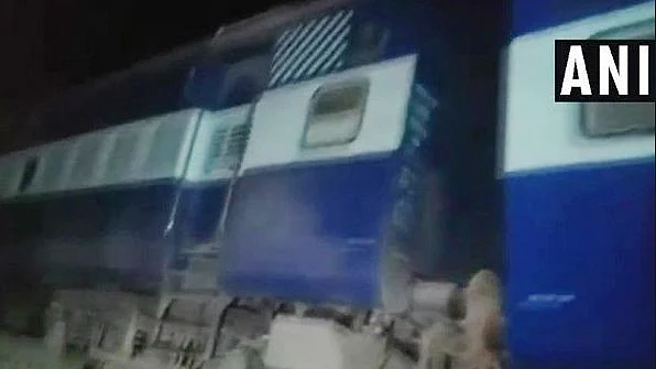 Six people died on Sunday, 3 February, after nine coaches of the Delhi-bound Seemanchal Express derailed.