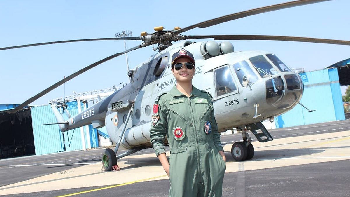 Indian Air Force Flight Lieutenant Hina Jaiswal becomes first woman flight engineer.
