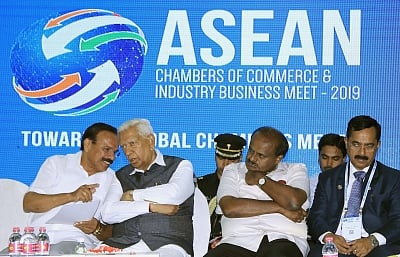Bengaluru: Karnataka Governor Vajubhai Rudabhai Vala and Chief Minister HD Kumaraswamy during inauguration of "ASEAN Chambers of Commerce and Industry Business Meet - 2019" in Bengaluru on Feb 25, 2019. (Photo: IANS)