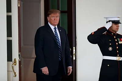 WASHINGTON, Feb. 20, 2019 (Xinhua) -- U.S. President Donald Trump (L) welcomes Austrian Chancellor Sebastian Kurz (not in the picture) at the White House in Washington D.C., the United States, on Feb. 20, 2019. (Xinhua/Ting Shen/IANS)