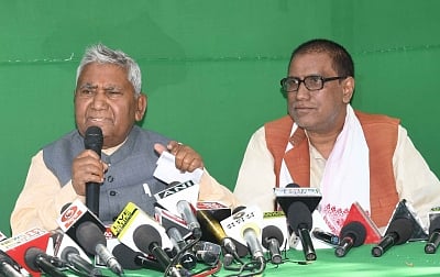 Patna: Bihar Rashtriya Janata Dal (RJD) President Ramchandra Purbey addresses at a joint press conference where candidates for Bihar Grand Alliance were announced of the upcoming 2019 Lok Sabha elections, in Patna, on March 24, 2019. Also seen Congress spokesperson Harkhu Jha. (Photo: IANS)