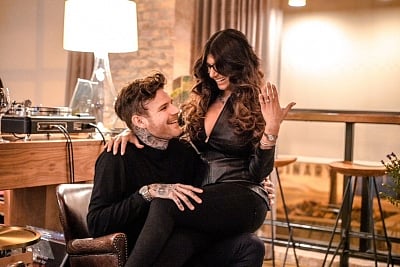 Former porn star-turned-sports commentator Mia Khalifa is engaged to long-time boyfriend chef Robert Sandberg. (Photo: Twitter/@miakhalifa)