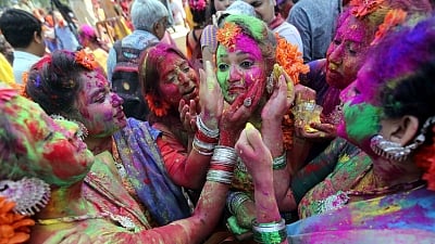 Kolkata: Holi celebrations underway in Kolkata on March 21, 2019. (Photo: Kuntal Chakrabarty/IANS)