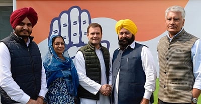 New Delhi: Congress President Rahul Gandhi welcomes Ferozepur MP Sher Singh Ghubaya into the party in New Delhi, on March 5, 2019. Also seen Punjab Congress President Sunil Jakhar. (Photo: IANS/AICC)