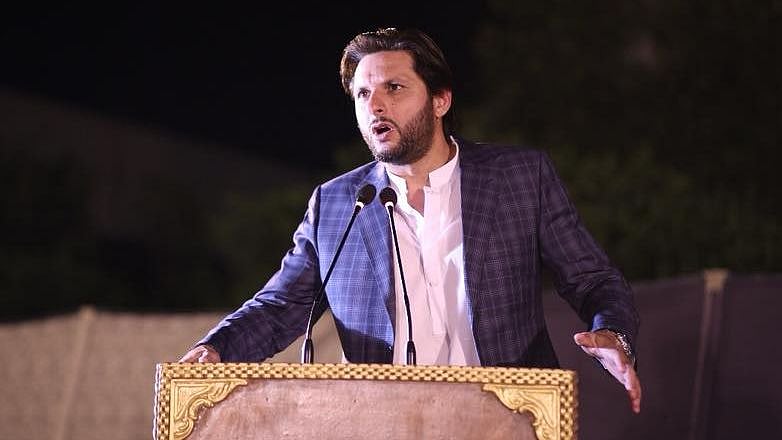 Pakistani batsman Shahid Afridi believes Imran Khan must do more about Kashmir.