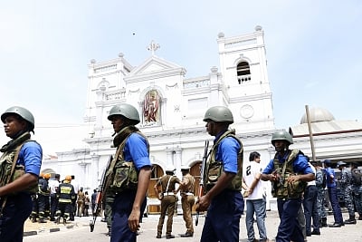 Colombo, April 21, 2019 (Xinhua) -- Security staff stand on guard outside the St. Anthony