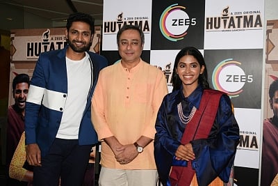 Mumbai: Actors Vaibhav Tatwawaadi, Anjali Patil and Sachin Khedekar at the screening of their upcoming web series "Hutatma", in Mumbai, on May 2, 2019. (Photo: IANS)
