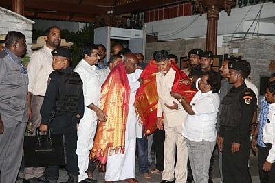 Bengaluru: Andhra Pradesh Chief Minister and Telugu Desam Party (TDP) chief N Chandrababu Naidu calls on JD(S) supremo HD Deve Gowda in Bengaluru on May 21, 2019. (Photo: IANS)