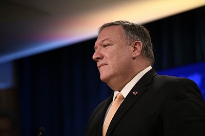 WASHINGTON, April 22, 2019 (Xinhua) -- U.S. Secretary of State Mike Pompeo speaks during a press briefing in Washington D.C., the United States, April 22, 2019. U.S. President Donald Trump has decided not to reissue the sanctions waivers allowing major importers to continue buying Iran