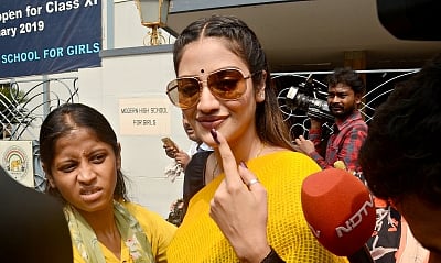 Kolkata: Actress Nusrat Jahan shows her forefinger marked with indelible ink after casting vote during the last phase of 2019 Lok Sabha polls, in Kolkata, on May 19, 2019. (Photo: IANS)