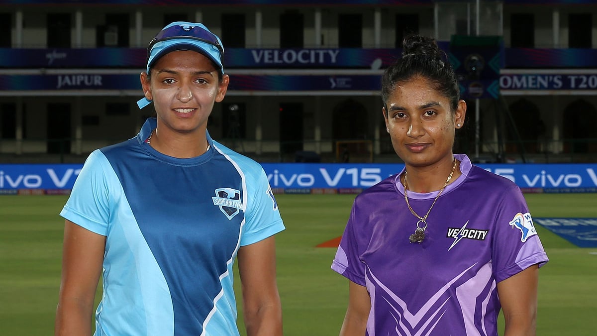 Mitahli Raj and Harmanpreet Kaur during the the toss.&nbsp;