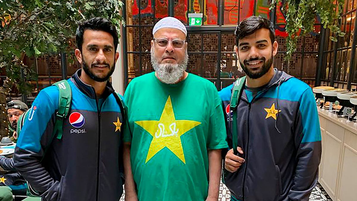 Mohammad Bashir aka ‘Chacha Chicago’  with Pakistan cricketers Hasan Ali and Shadab Khan.