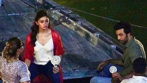 Ranbir Kapoor and Alia Bhatt shoot for <i>Brahmastra</i> in Varanasi.