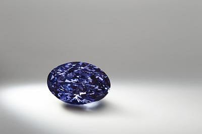 SYDNEY, May 3, 2016 (Xinhua) -- Photo provided by global mining giant Rio Tinto on April 28, 2016 shows the 2.83 carat polished oval shaped Argyle Violet diamond. The tender attracts private bids for Rio