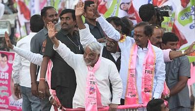 TRS chief K. Chandrasekhar Rao and TRS general secretary K. Keshava Rao. (File Photo: IANS)