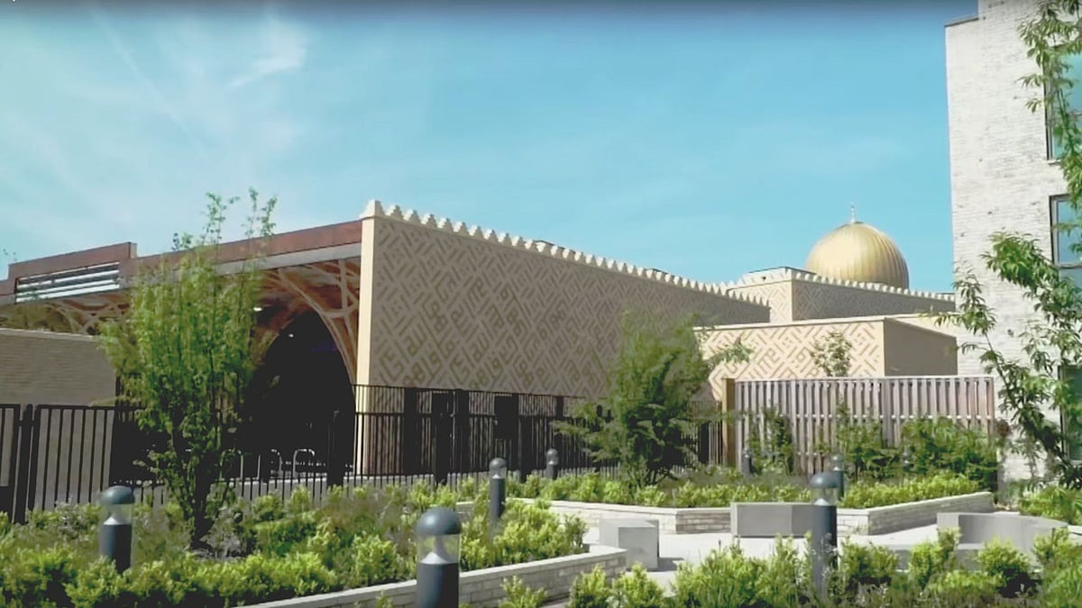 The Mosques has come into existence 11 years after the land for this site was bought. It has the capacity to host around 1,000 worshippers.