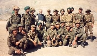 As the country observes 20th Anniversary of Kargil Vijay Diwas, Prime Minister Narendra Modi took to his Twitter handle to share throwback pictures during his visit to Kargil in 1999 and his interactions with the soldiers. (Photo: Twitter/@narendramodi)