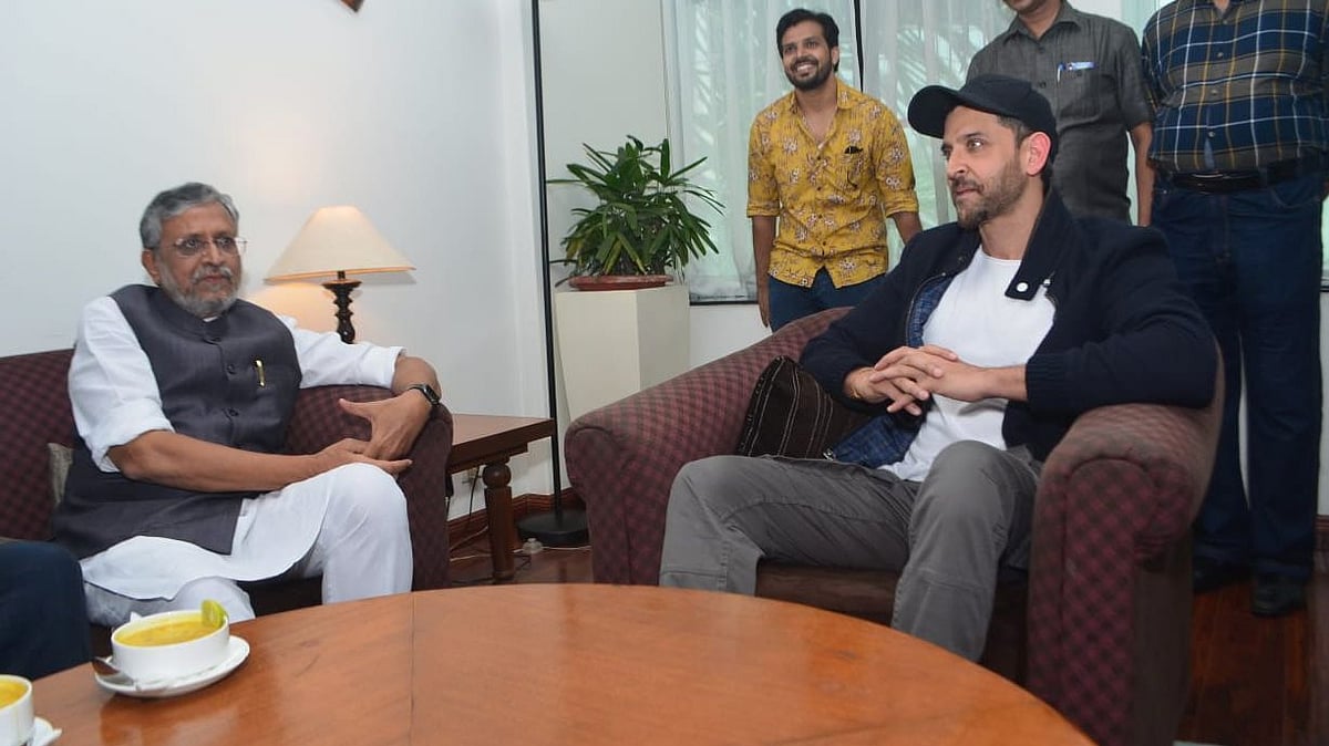 Hrithik Roshan with Deputy Chief Minister of Bihar, Sushil Kumar Modi.