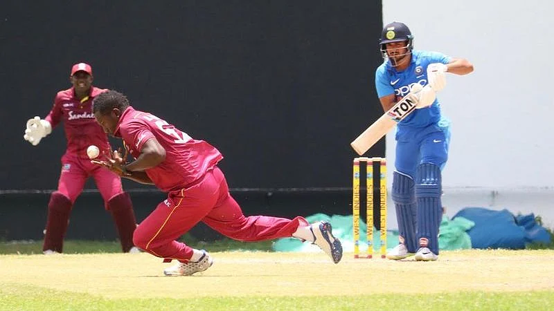 Skipper Manish Pandey scored a 100 off 87 balls.
