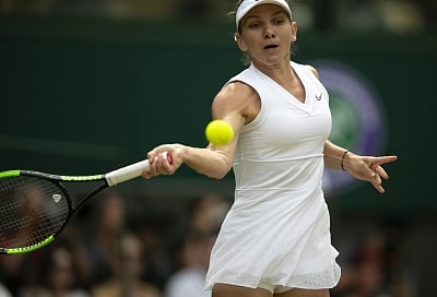 LONDON, July 13, 2019 (Xinhua) -- Simona Halep of Romania competes during the women