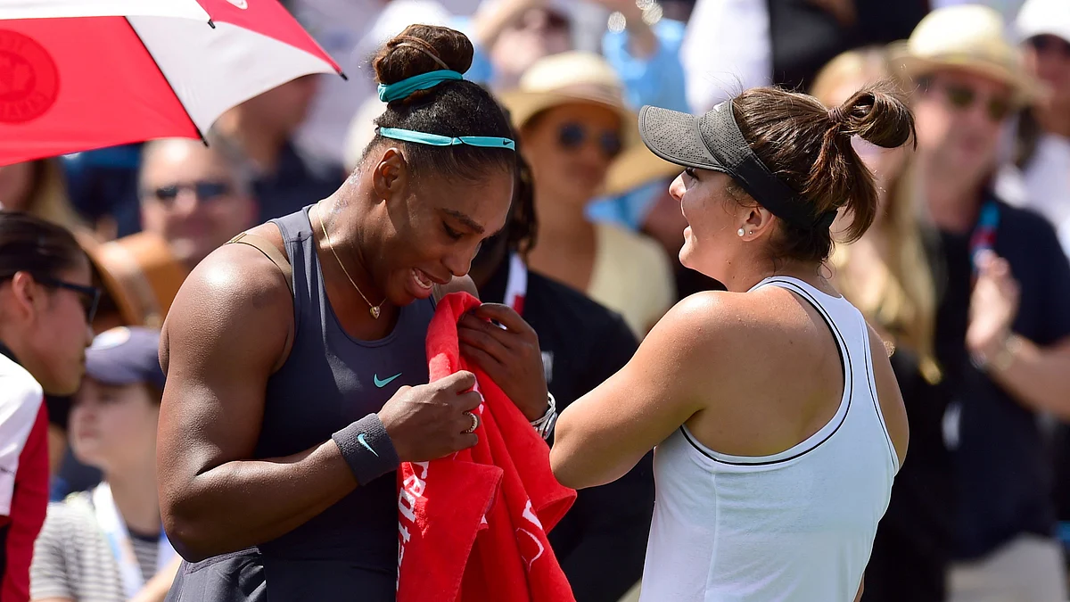 Current and former players are praising teenager Bianca Andreescu for her conduct in the Rogers Cup final on Sunday.