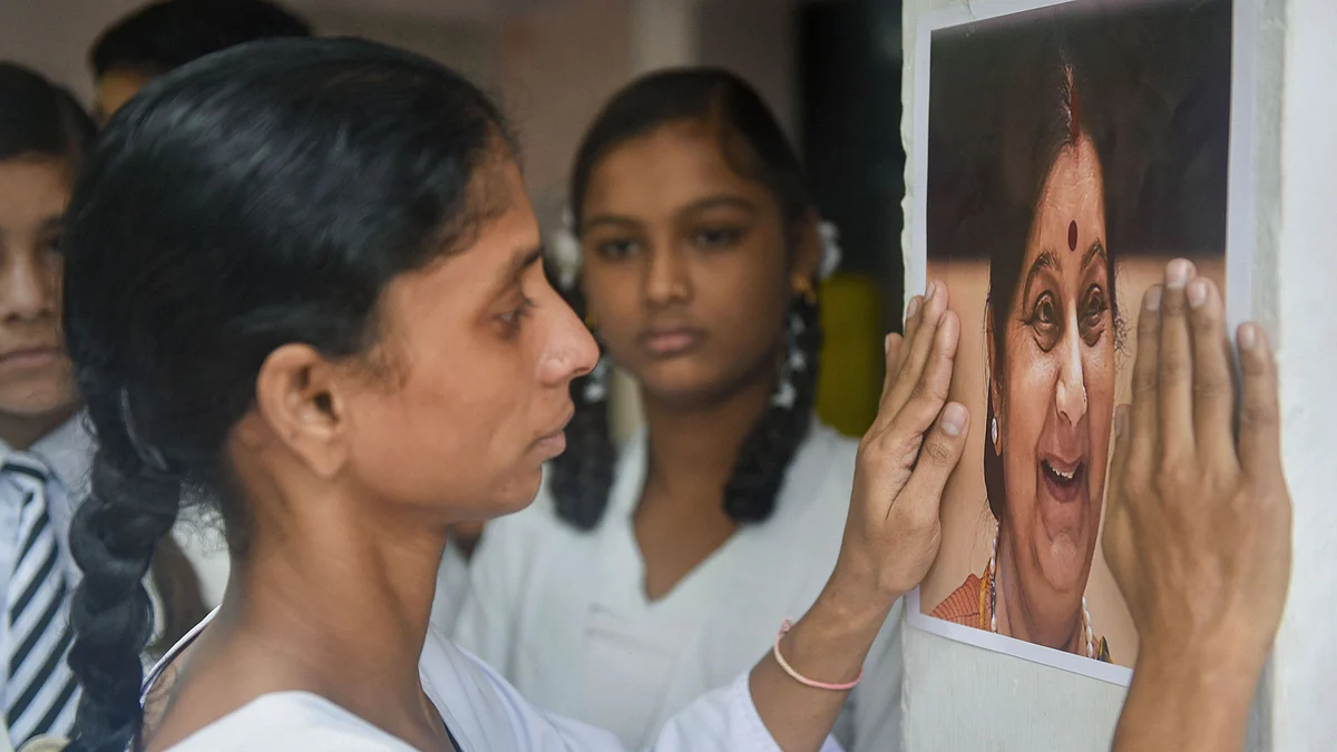 Geeta pays tribute to former BJP cabinet minister Sushma Swaraj during a condolence meeting in Indore on 7 August 2019.&nbsp;
