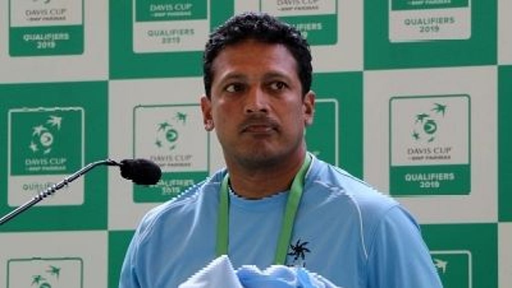 File image of India’s non-playing Davis Cup captain Mahesh Bhupati (left) with Rohan Bopanna.