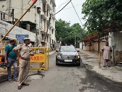 New Delhi: Police personnel outside Former Finance Minister Arun Jaitley
