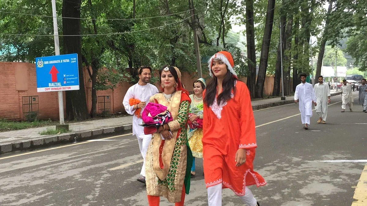 Girls on their way to attend the Independence Day cultural program. &nbsp;