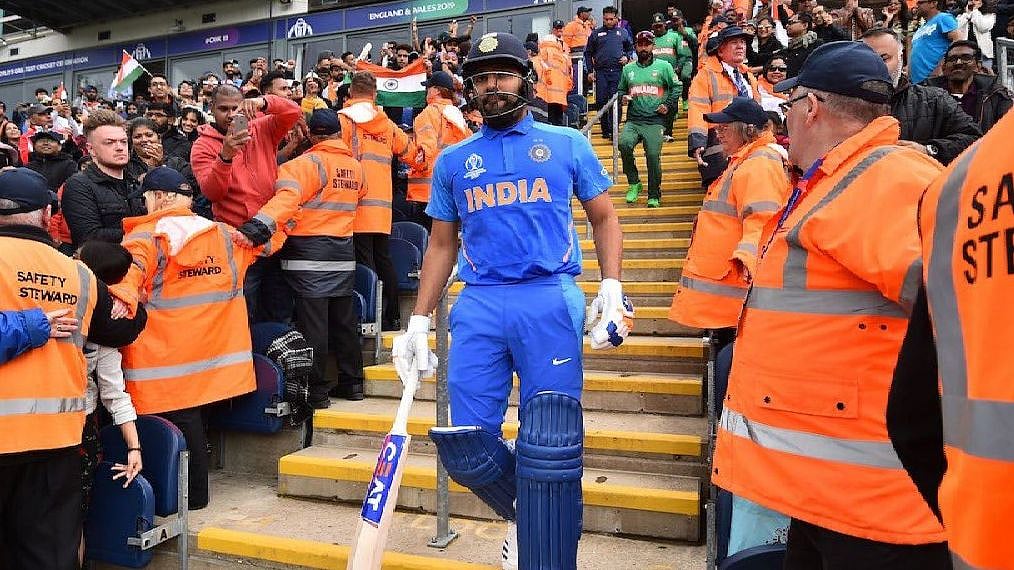 According to rumours, captain Virat Kohli and vice-captain Rohit Sharma are having some problem in the dressing room.