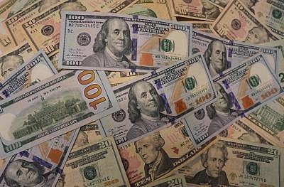 WASHINGTON, Aug. 1, 2019 (Xinhua) -- Photo taken on July 31, 2019 shows U.S. dollar banknotes in Washington D.C., the United States. U.S. Federal Reserve on Wednesday lowered interest rates for the first time since the 2008 global financial crisis, amid rising concerns over trade tensions, a slowing global economy and muted inflation pressures. The Federal Open Market Committee, the Fed