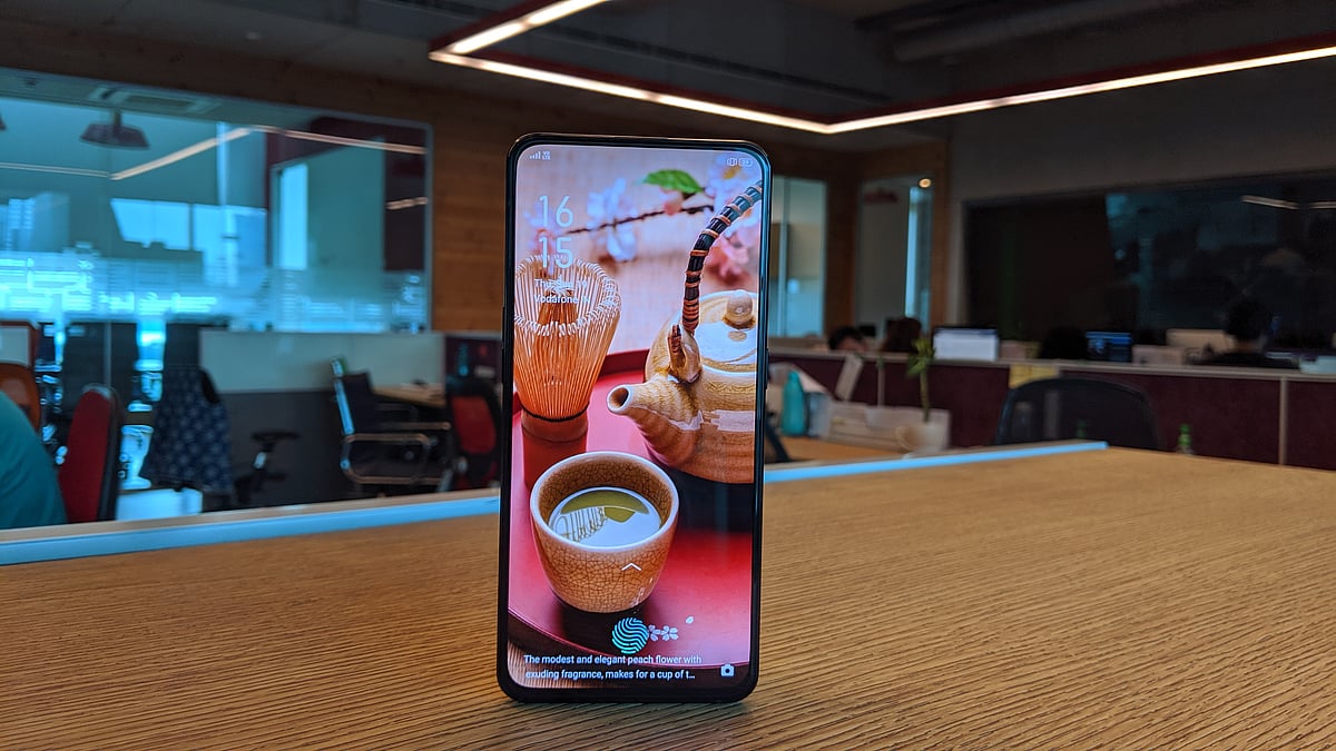 The Oppo Reno 2 comes with an AMOLED screen.