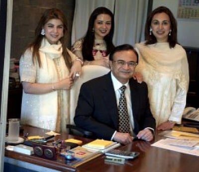 Shashikant Bhalchandra Garware with family