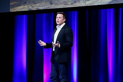 ADELAIDE, Sept. 29, 2017 (Xinhua) -- Elon Musk, Chief Executive Officer (CEO) of Space Exploration Technologies Corporation (SpaceX), speaks on the final day of the 68th International Astronautical Congress (IAC) in Adelaide, Australia, on Sept. 29, 2017. SpaceX unveiled its plans to put humans on Mars as early as 2024 in Australia on Friday. (Xinhua/Yan Han/IANS)
