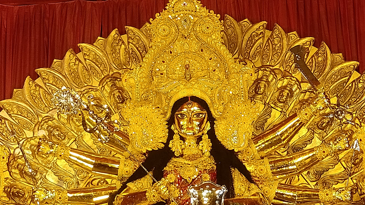 This Durga Puja In Kolkata Has An Idol Made Of 50 Kgs Of Gold, Worth 20  Crore Rupees!