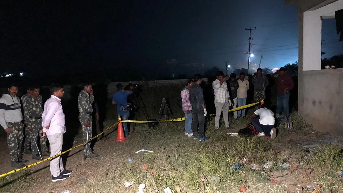 The woman’s dead body, who the police say was in her mid-30s, was found behind a temple at Fort Road in Saidulgatta in Shamshabad.