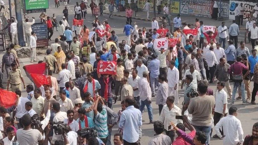 A call for ‘Chalo Tank Bund’ was given to protest against Telangana CM Chandrasekhar Rao.