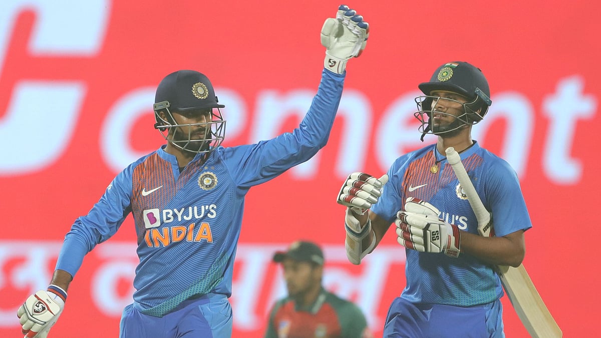 Washington Sundar (14 off 5 balls) and Krunal Pandya (15 off 8 balls).