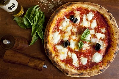 La Piazza - Pizza with Basil Olives.