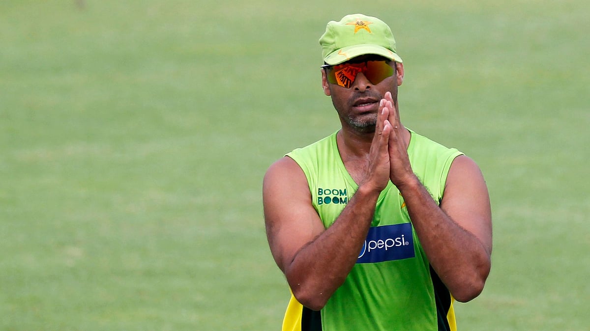 Shoaib Akhtar has said Pakistan should try to learn from the way Indian skipper Virat Kohli has been leading his side.