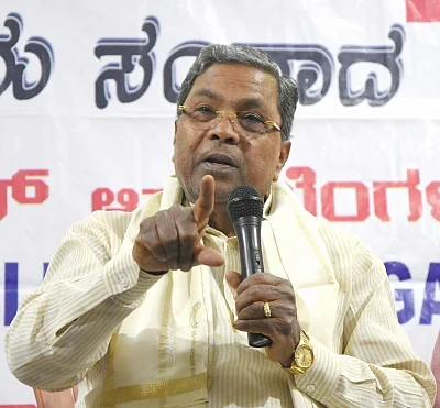 Bengaluru: Congress leader Siddaramaiah addresses a press conference in Bengaluru on Nov 1, 2019. (Photo: IANS)