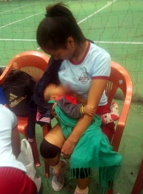 A Twitter post of a woman spiker breastfeeding her baby during a volleyball match in Mizoram earned her praise from Twitter users.